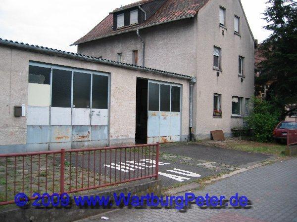 20090825_img_0092.jpg - Die Nachbarn waren sich einig: Jetzt fehlt was vor dem Haus. Man kann sich an den "Schandfleck" richtig gewöhnen und plötzlich fällt das allen auf.